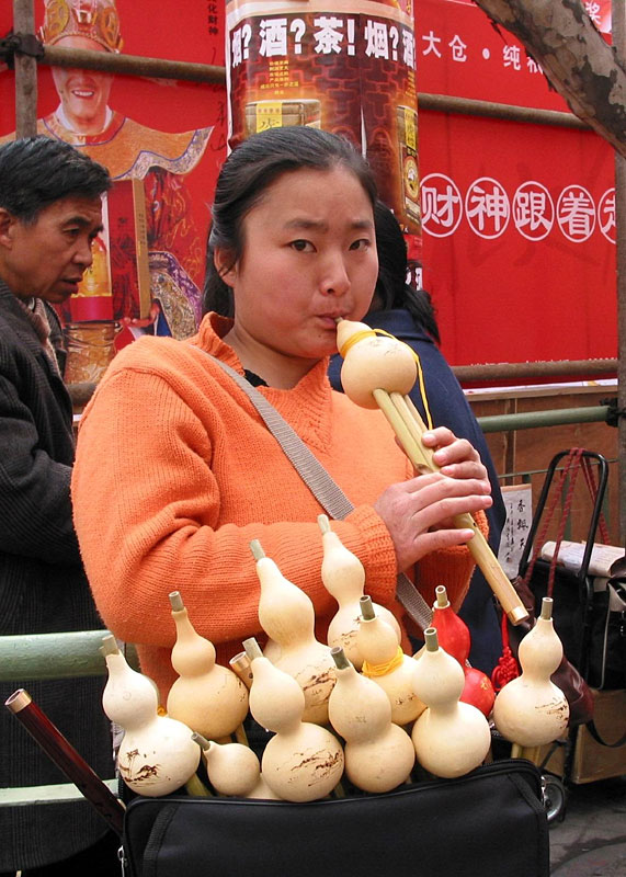 卖葫芦丝的女人 摄影 沧海荡舟人