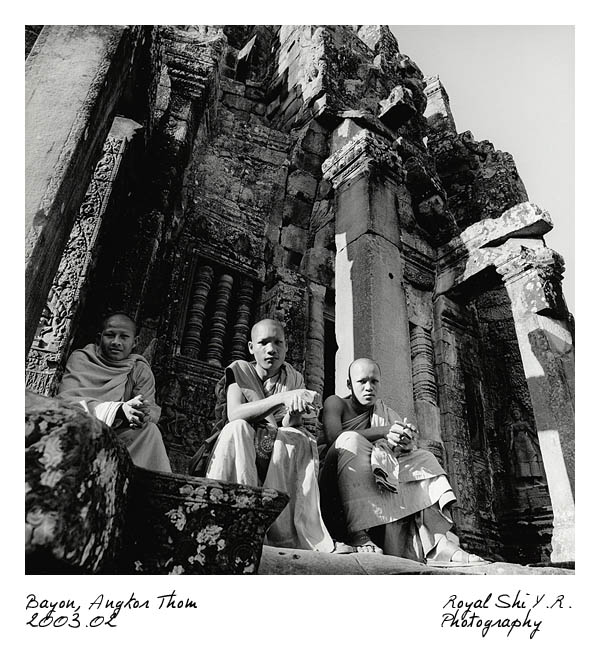 Monks in Bayon 摄影 Royal