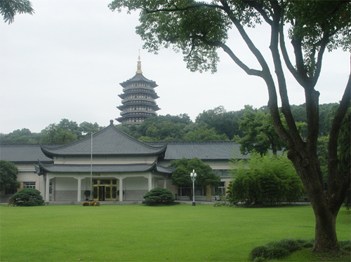 梅雨天中雷峰塔 摄影 水乡