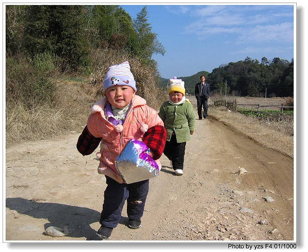 走在乡间的小路上 摄影 川中心叶