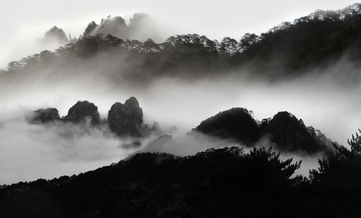 山峦飘渺 摄影 张勇