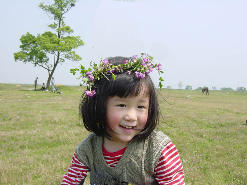 戴花环的小女孩 摄影 恕会