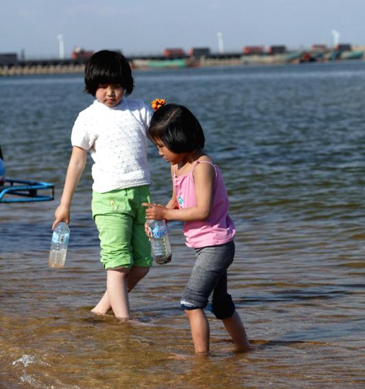 海边小姐妹 摄影 铃儿叮咚