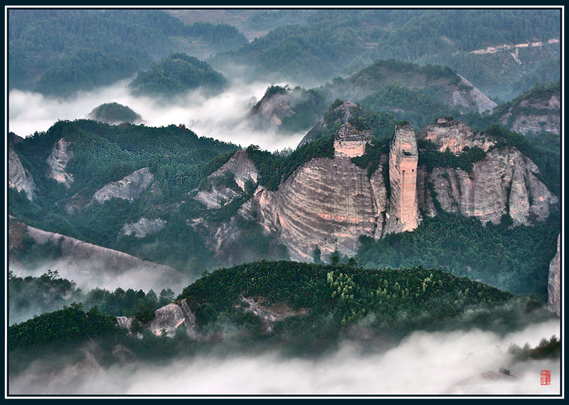 《丹霞云魂》.（八） 摄影 柳州石