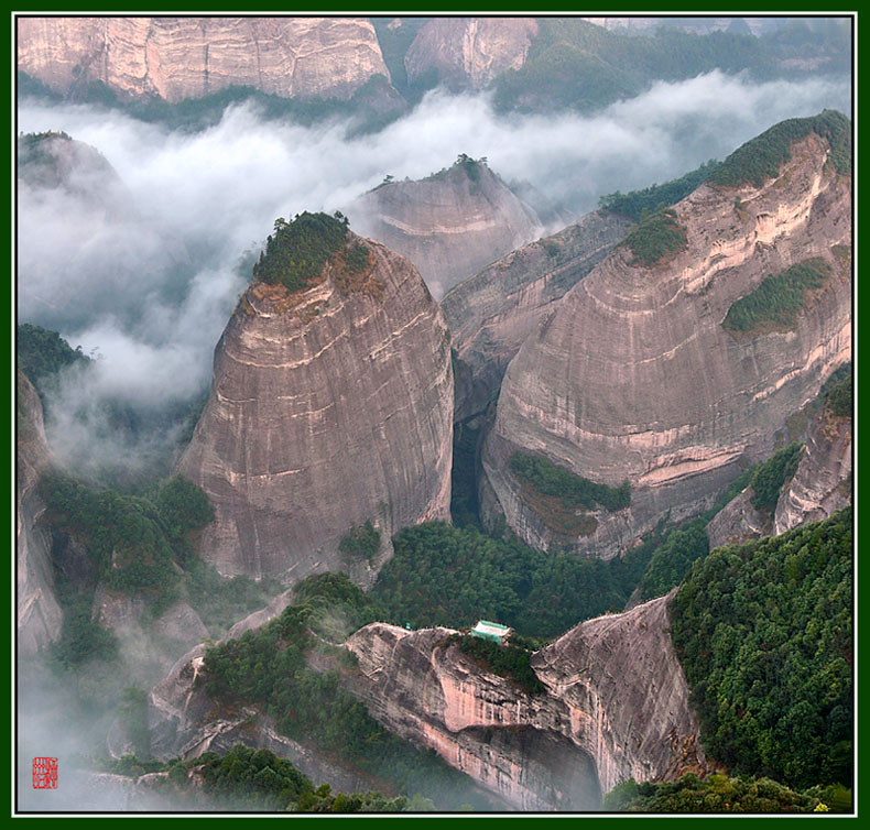 《丹霞云魂》.（九） 摄影 柳州石