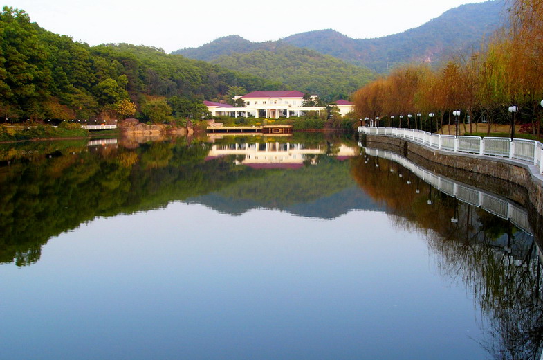 蓝天映湖 摄影 峡山