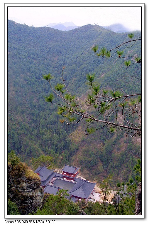 深山藏宝刹 摄影 朱吟秋