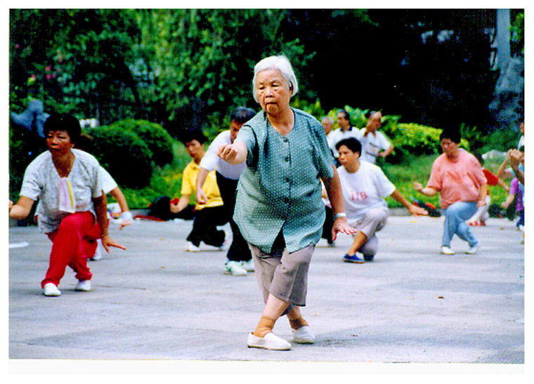 阿婆领舞 摄影 梧桐秋雨