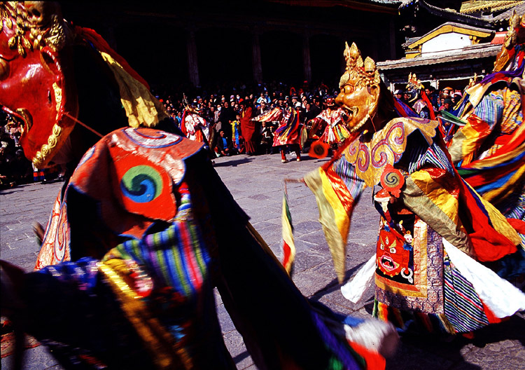 正月十五跳大神 摄影 游遍藏区