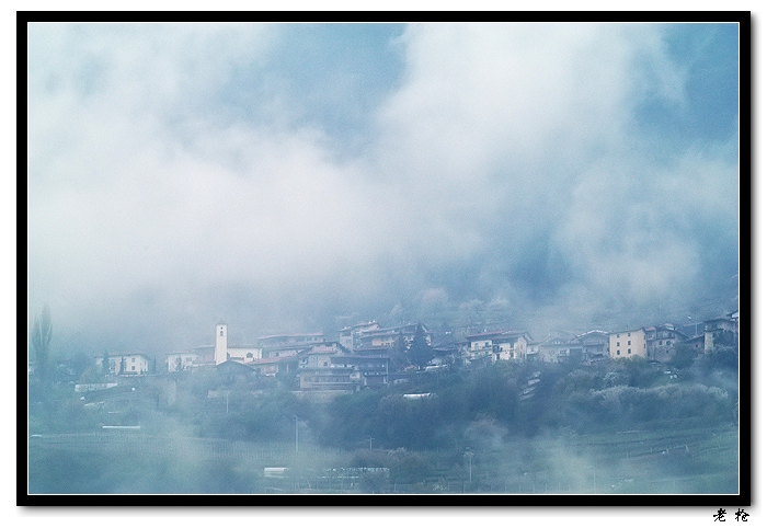 雾漫山村 摄影 老枪