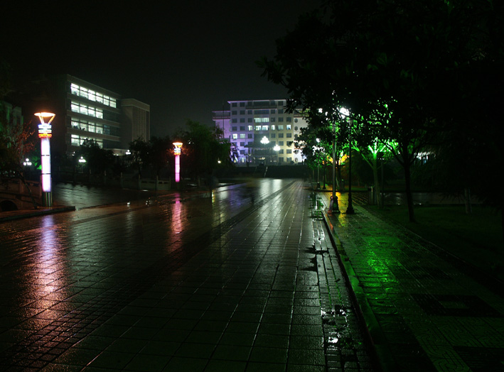 学校夜景 摄影 王赖根