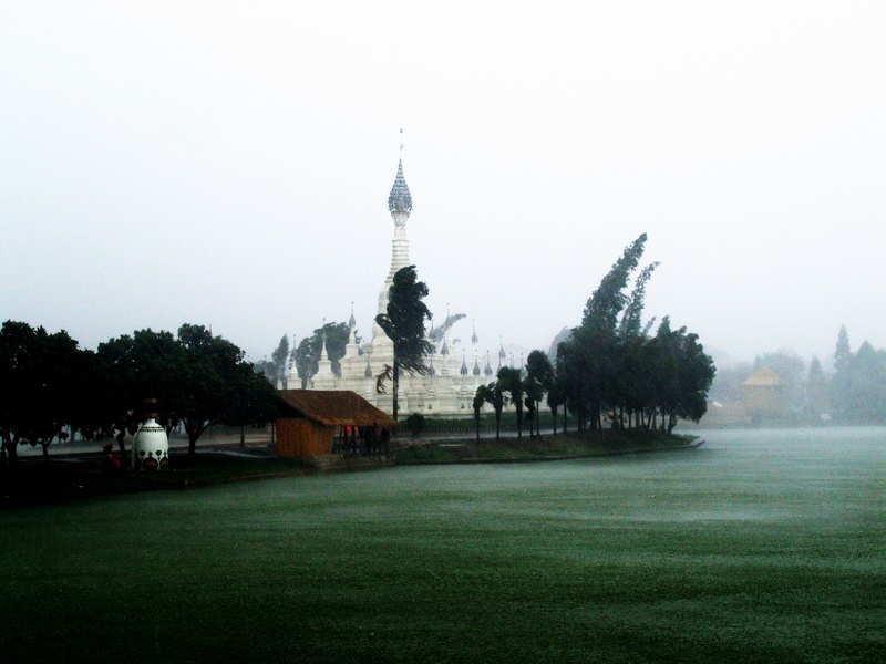 风雨撼佛寺 摄影 jackizhong