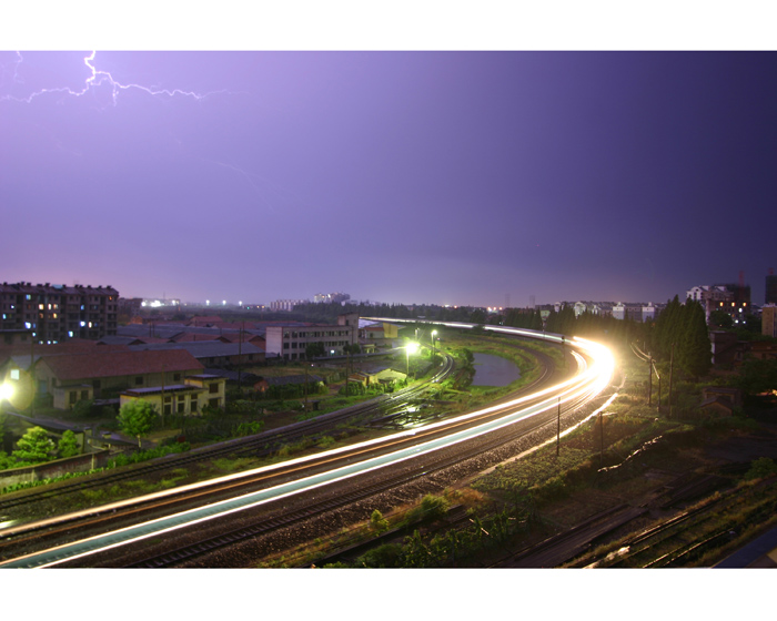 小站夜雨 摄影 方正