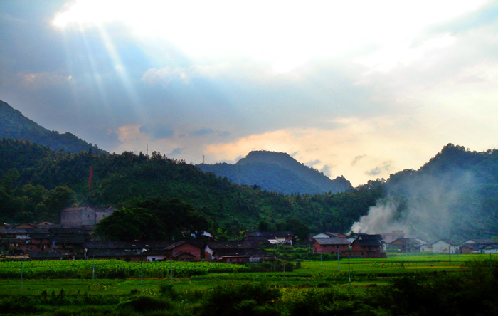 斜阳照亮小山村 摄影 摄遍天下