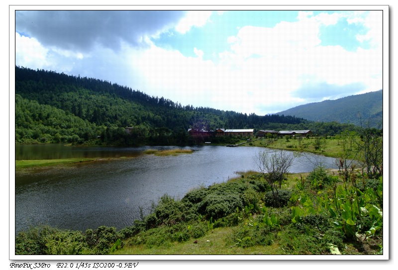 香格里拉属都湖 摄影 岳公颖