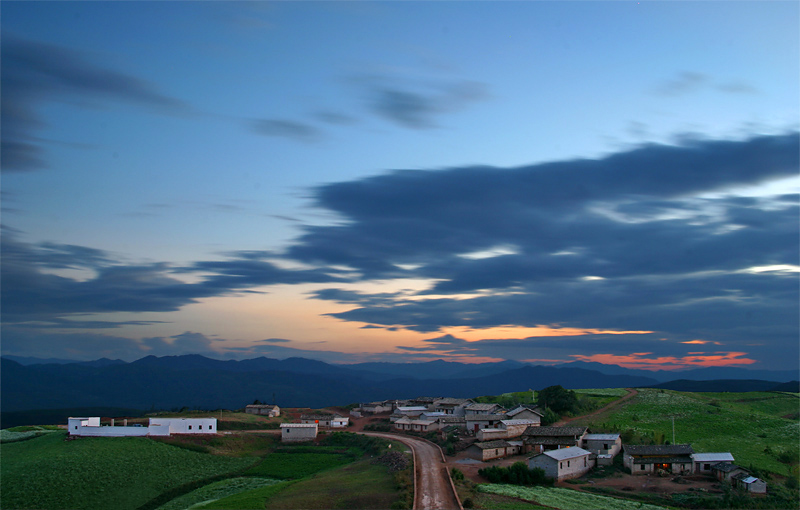 多情的红土地——夕阳·人家 摄影 风过无痕