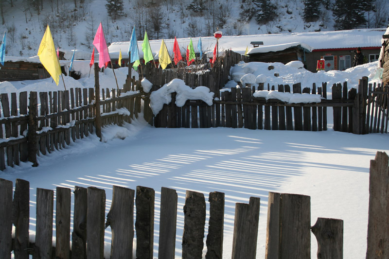 彩旗与白雪 摄影 黑眼睛