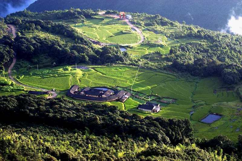 高山围龙屋 摄影 何方