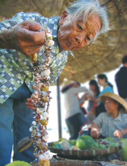 外婆的地摊 摄影 乔戈里