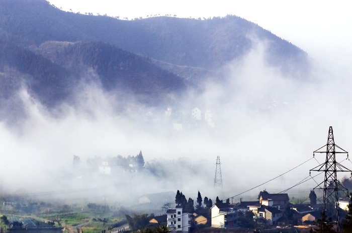 雾漫山村 摄影 阿也0