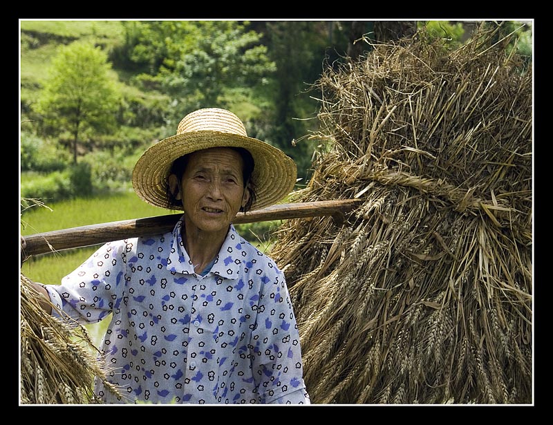 老人－－农村的主劳力 摄影 翔一飞