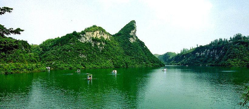 贵阳 安顺 石头寨的湖和山 摄影 水晶儿