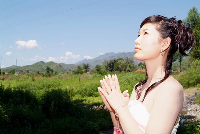 祈祷（仅作大小处理的本色图 摄影 飞鱼在跃