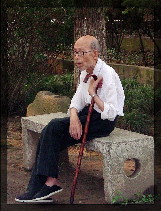 路边休息的老人 摄影 珍惜拥有