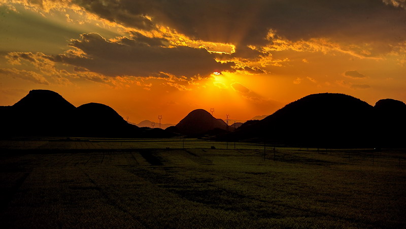 罗平夕照 摄影 cheung