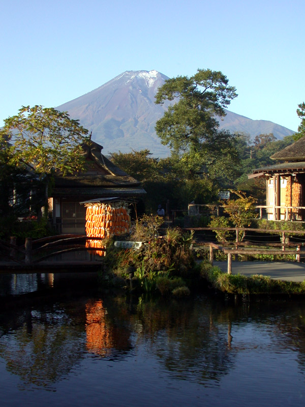 小桥温泉村舍富士山 摄影 丽江西