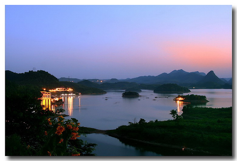 阿哈湖夜景-1 摄影 迎风掸尘