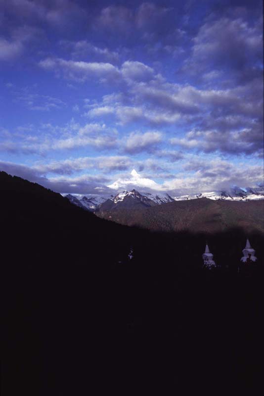 雪山和白塔 摄影 陀宁