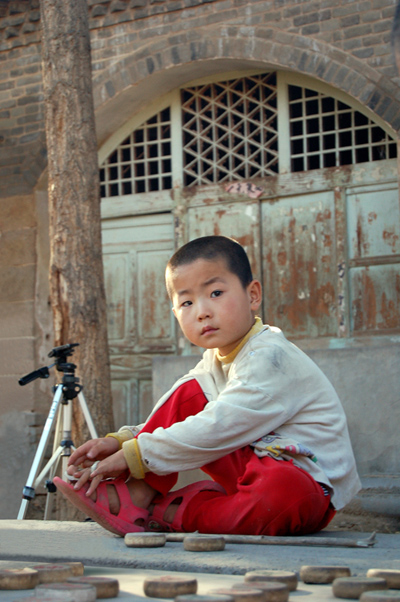 窑洞前的少年 摄影 鱼干儿