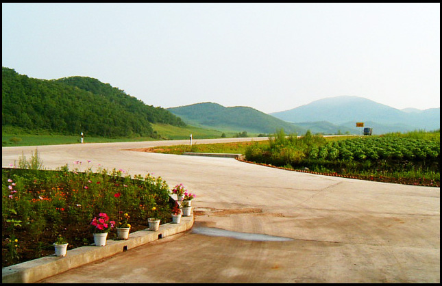 山间公路弯弯 摄影 蓝色太阳雨