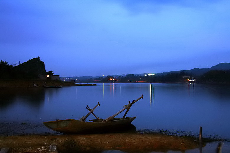 阿哈湖夜景-3 摄影 迎风掸尘