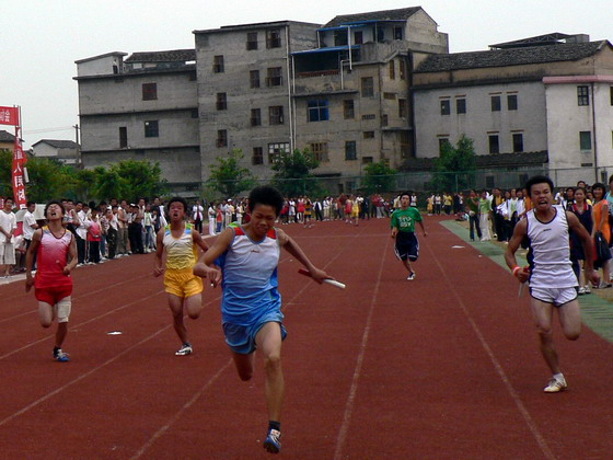 中小学运动会·最后冲刺 摄影 含川