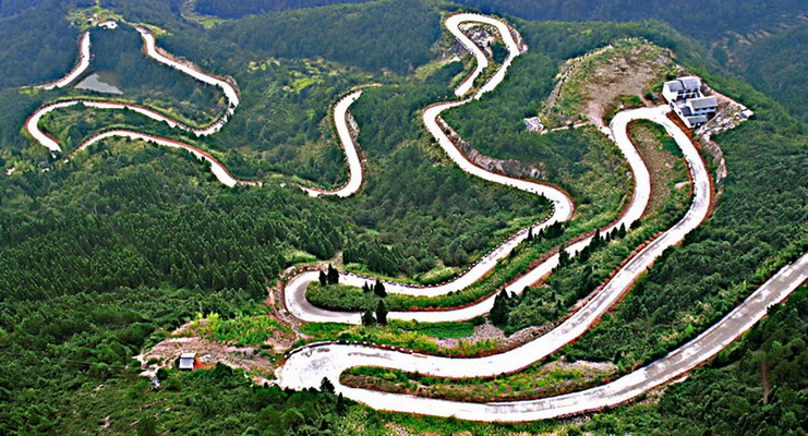 道路是曲折的 摄影 荒原野火