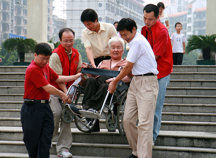 南山义工联助老活动之一 摄影 军营