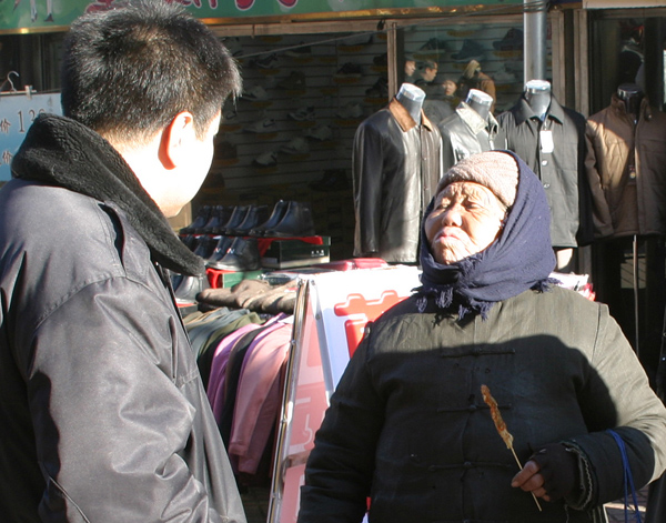 盛京街头人像之爱谁谁 摄影 站在岸上的鱼