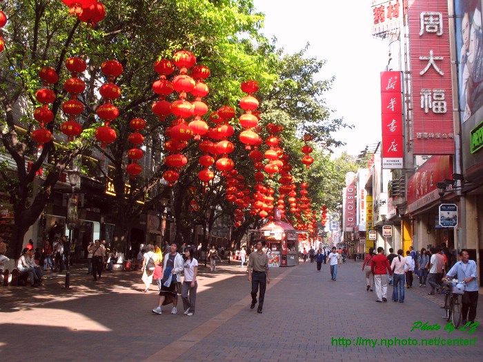 大红灯笼高高挂 摄影 center