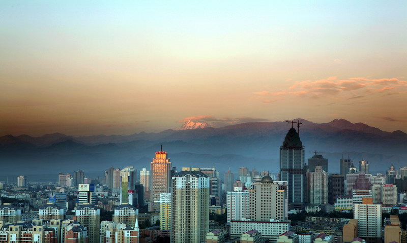 金色的乌鲁木齐市 摄影 citylead