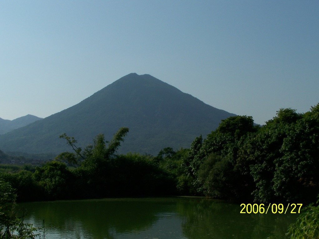 这小镇就拥有一座“富士山” 摄影 autosomest