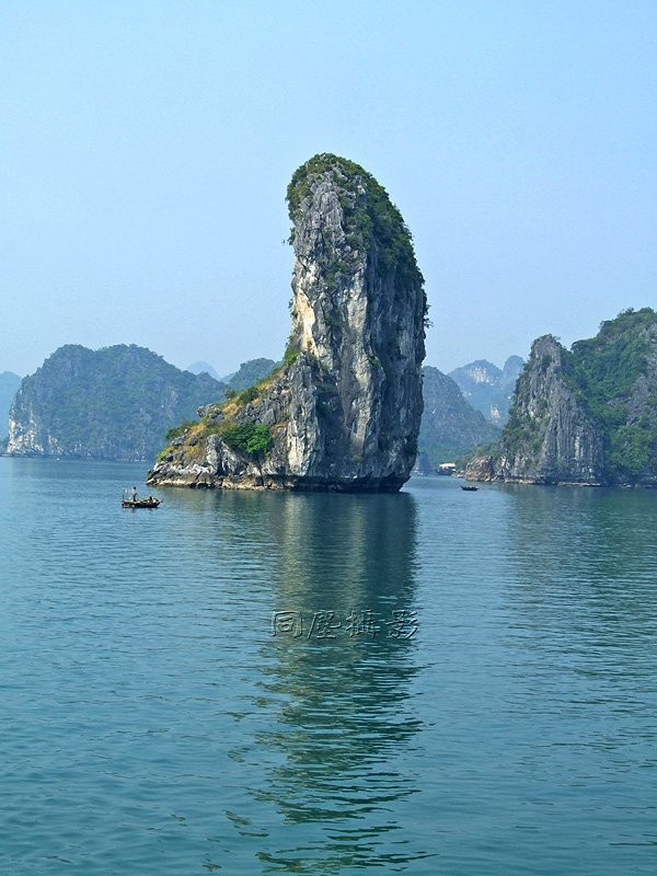 下龙湾之海上神物 摄影 同尘