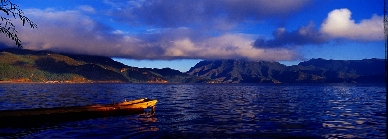 泸沽湖之晨 摄影 甲天下