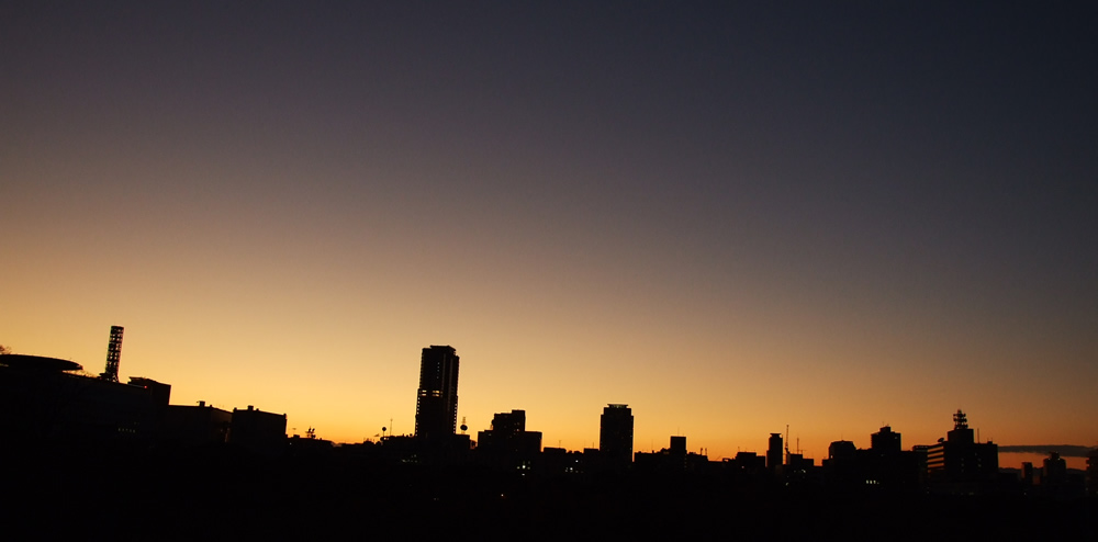 夜幕降临前的城市 摄影 漫步天下