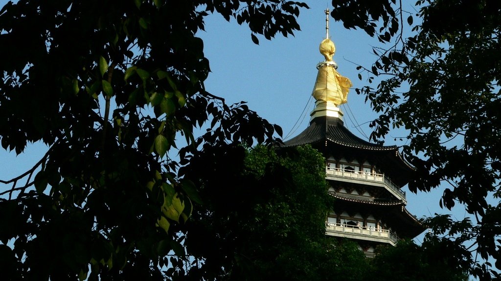 蒙面雷峰塔 摄影 山间小溪