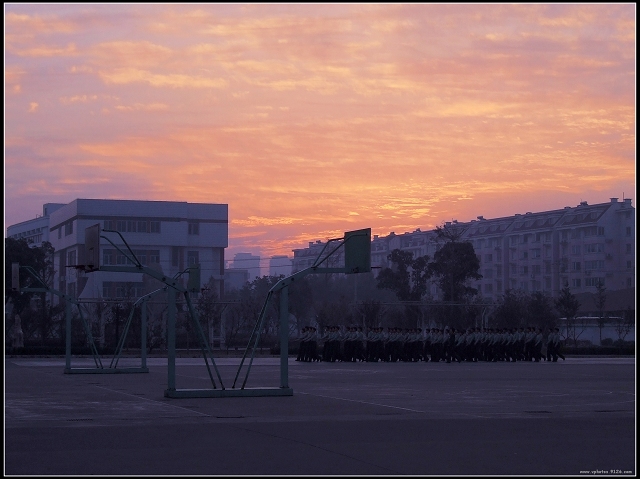 《海校营的早晨》 摄影 andymrain