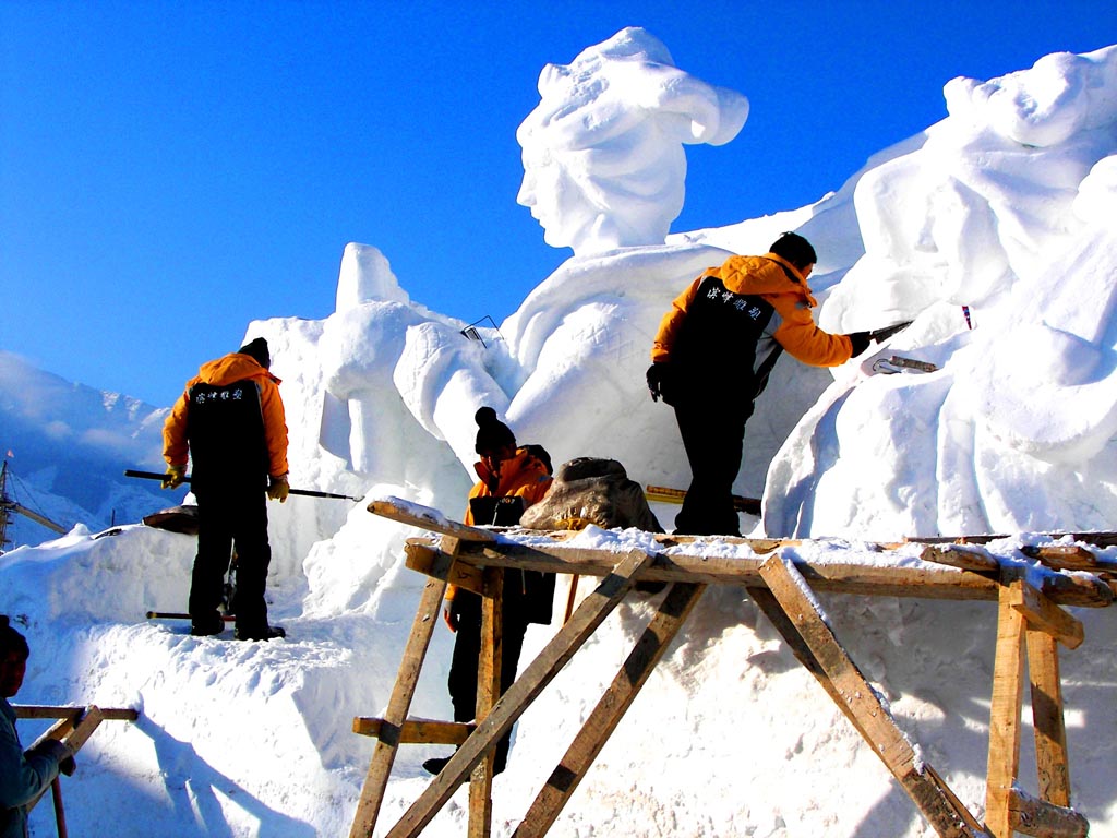 雪雕－－小心点 摄影 野导三朗