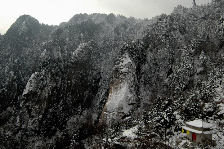 石人山·初雪 摄影 正午泳客