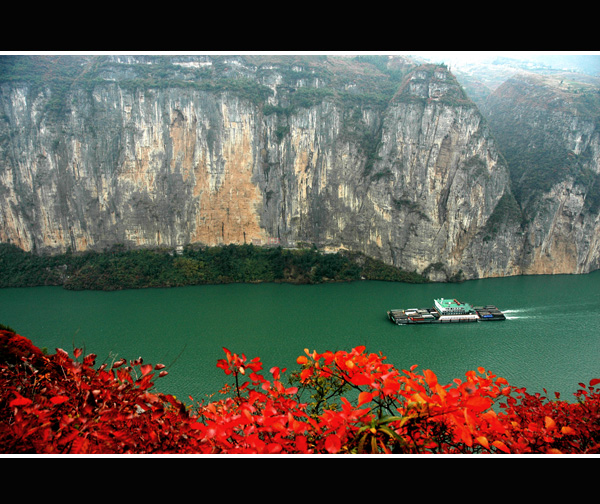 峡江画廊红叶情 摄影 三峡石